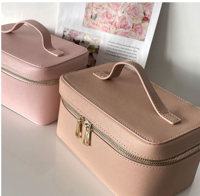 Fashionable and portable travel grooming storage bag with large capacity for dinner parties hand-held leather makeup case for women 250224