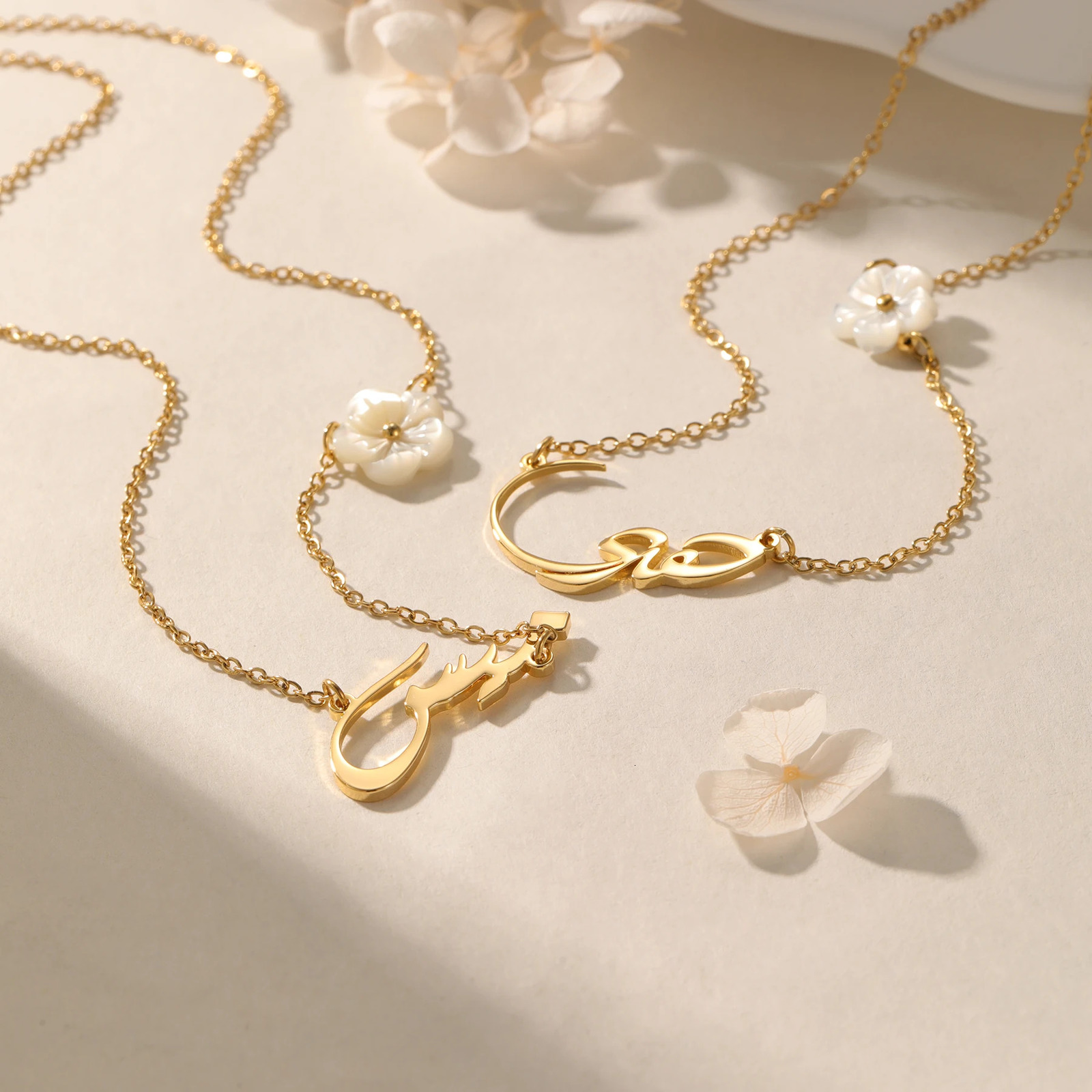 Custom Arabic Name Necklace Personalized English Mother-Of-Pearl Flower Pendant Name Exquisite Jewelry Gift For Women 250512