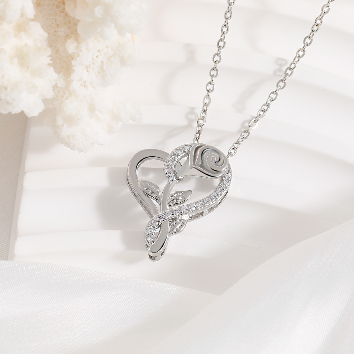 Gold-Plated Pendant Necklace, New Diamond Rose Heart Design, Valentine's Day Gift