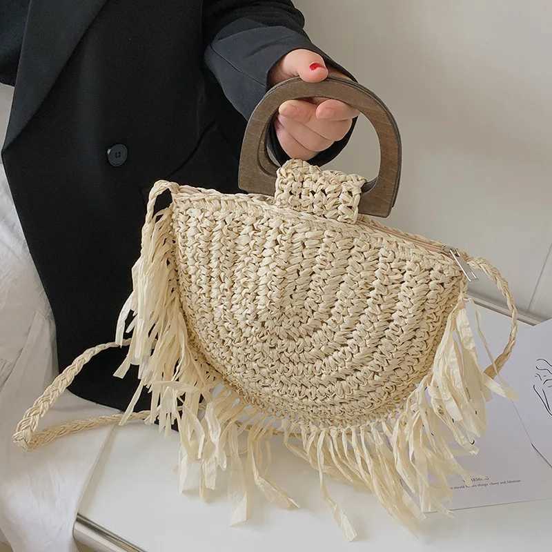 Fashion Straw Woven Shoulder Messenger Bags Womens Saddle Designer Luxury Crossbody Bag Summer Beach Female Tassel HandbagXJ250512