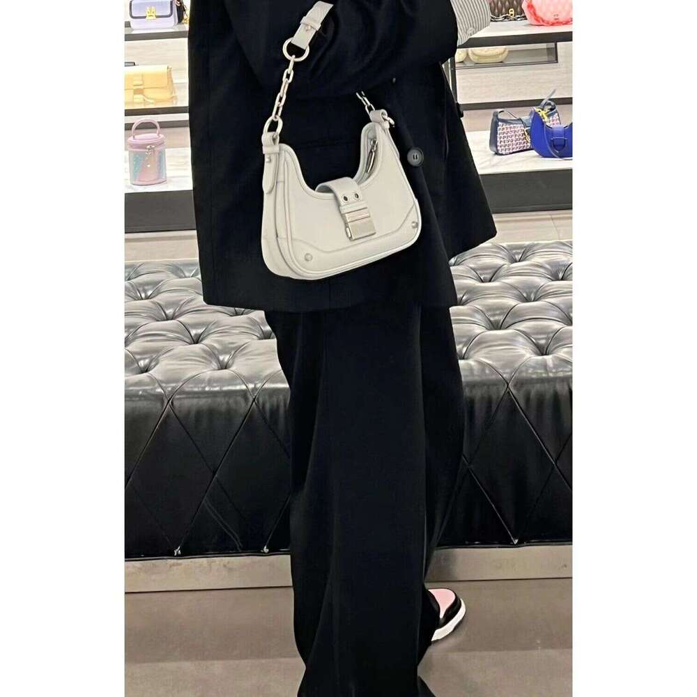 Spring and summer new chain 2025 niche crescent high-end splicing shoulder commuting crossbody bag for women