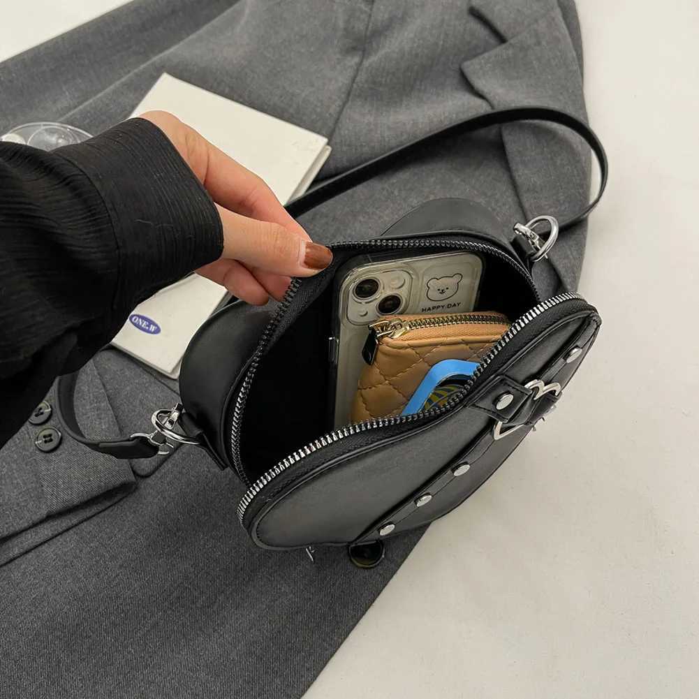Vintage Y2K Small Chain Rivet Shoulder Bag Heart Shaped Purse Handbag Red PU Leather Gothic Tote Bag Fashion Women Crossbody BagW250512