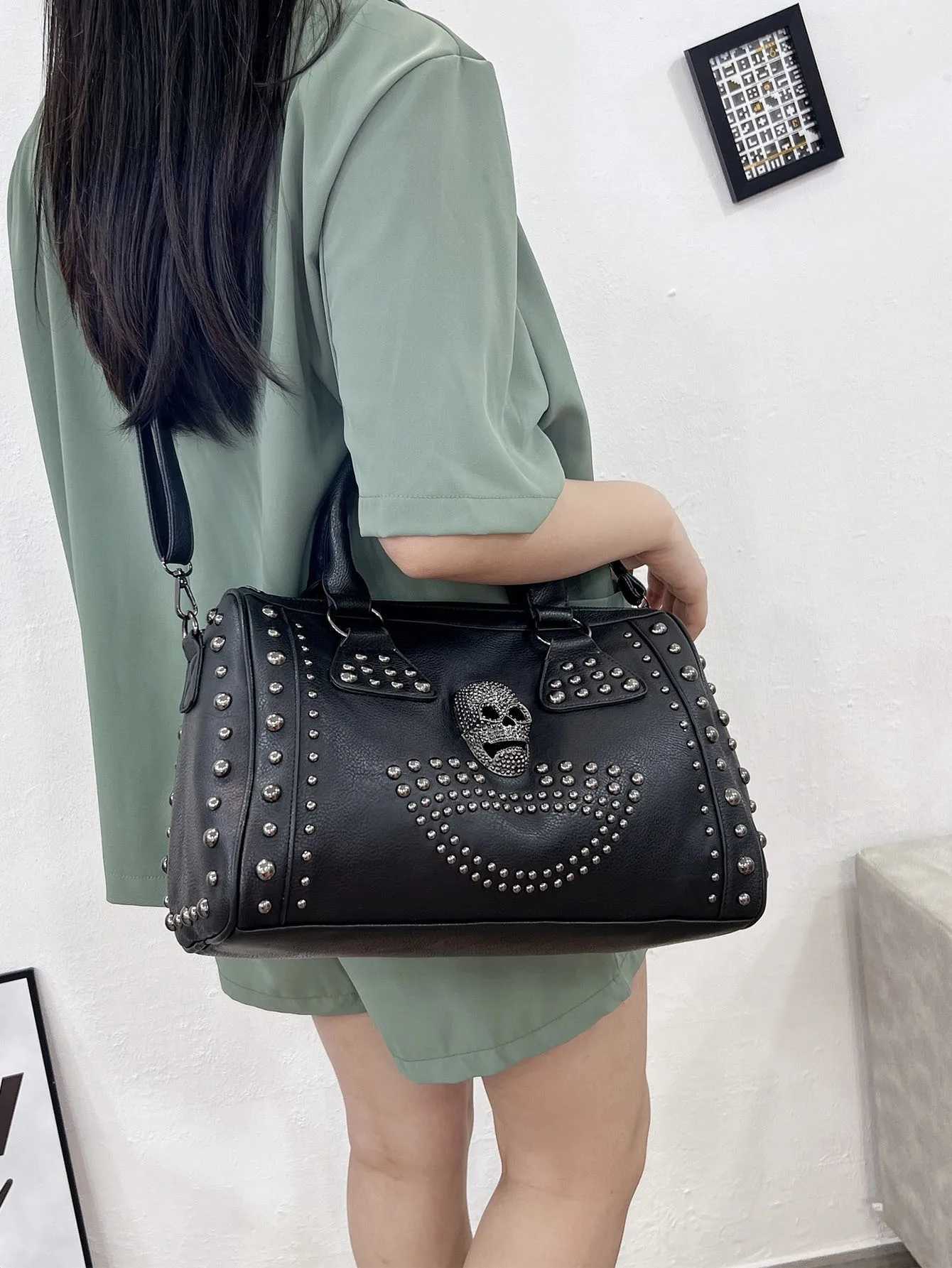 Dark Punk Style Handbag Personality Rivet Trend Boston Bag Large Capacity Shoulder Messenger Bag Black BagW250512