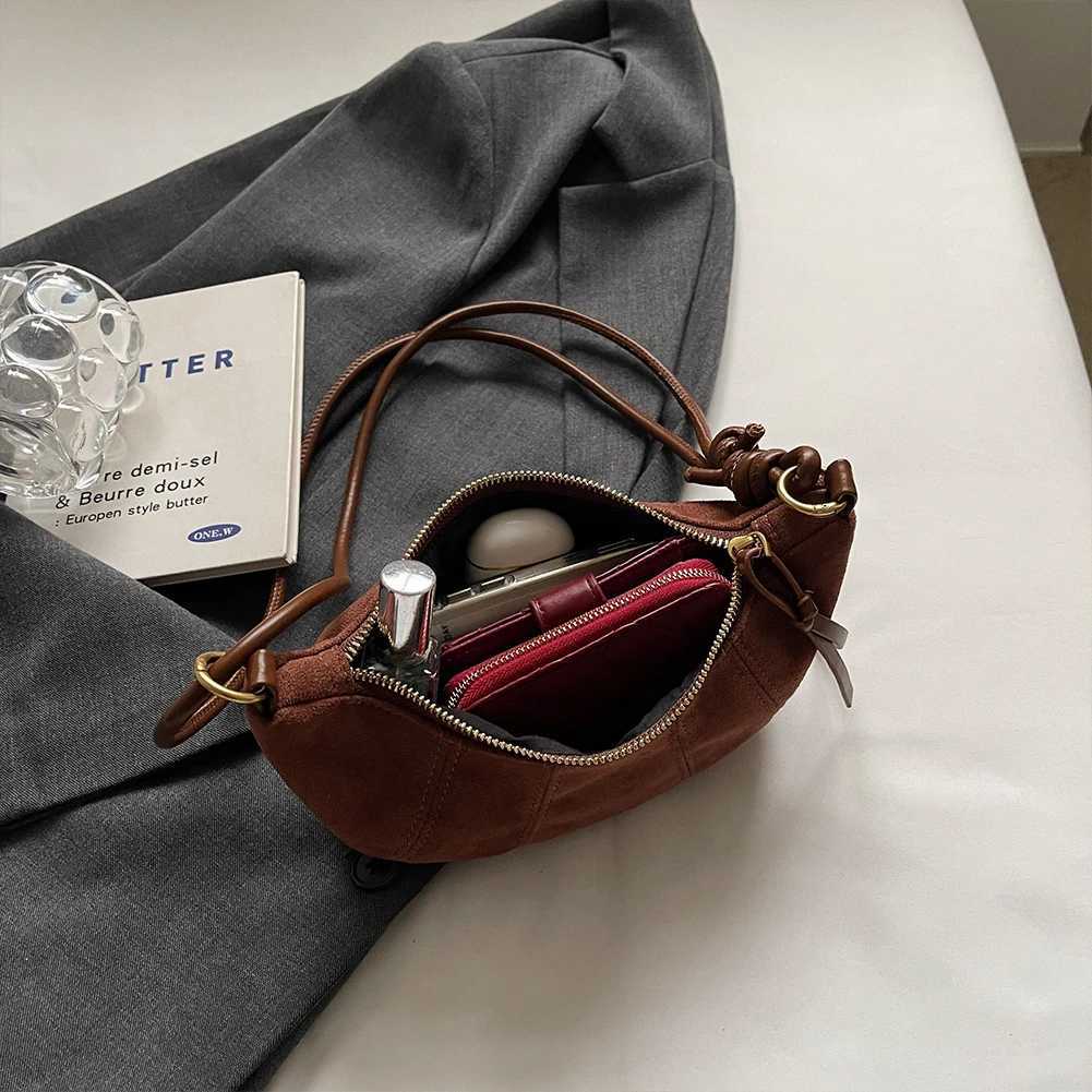 Shoulder Bag for Women Zipper Closure Underarm Bag Leather Vintage Crescent Bag Solid Clutch Purse for Work Travel Z250512