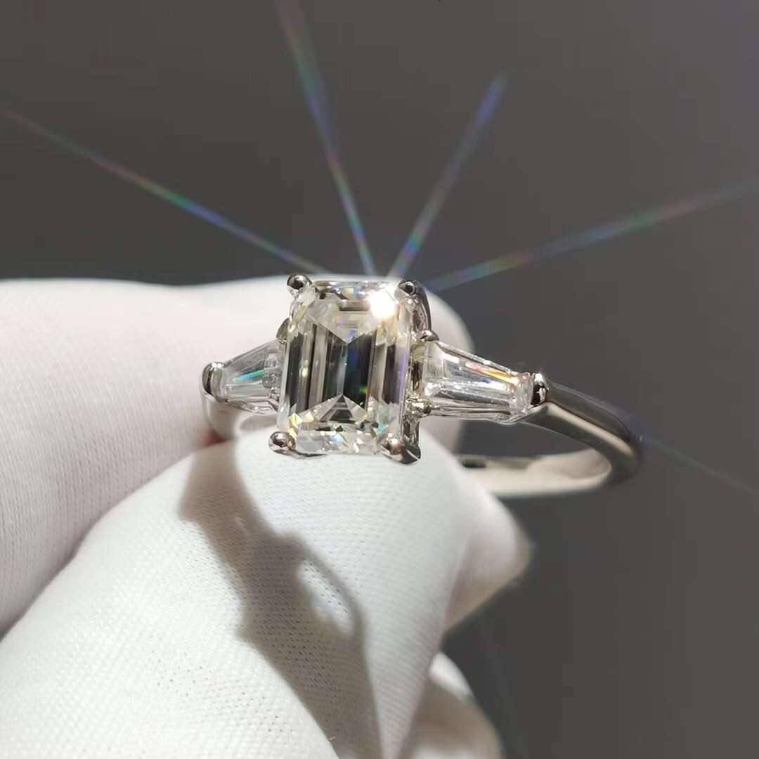 New Arrival Silver 925 Original 1 Ct Diamond Test Past Excellent Cut 1 Ct Sparkling D Color Emerald Moissanite Ring