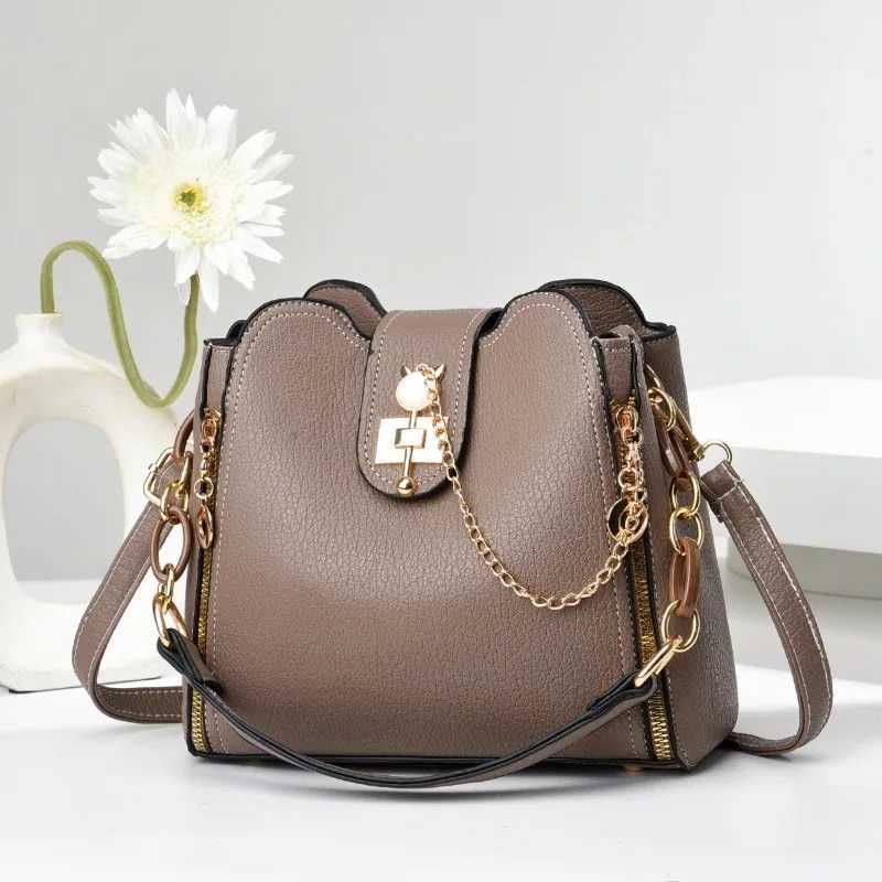 New Women Shoulder Bag for 2025 Luxury Designer Handbag Luxury Design Small Square Bucket Bags Flip Over Womens Crossbody BagW250512