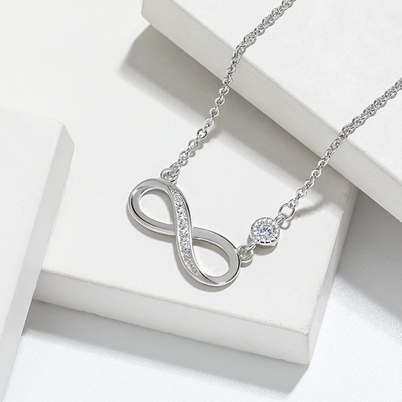 Timeless Fashion Accessory: A Versatile Infinite Loop Charm Bracelet Made from Premium Material