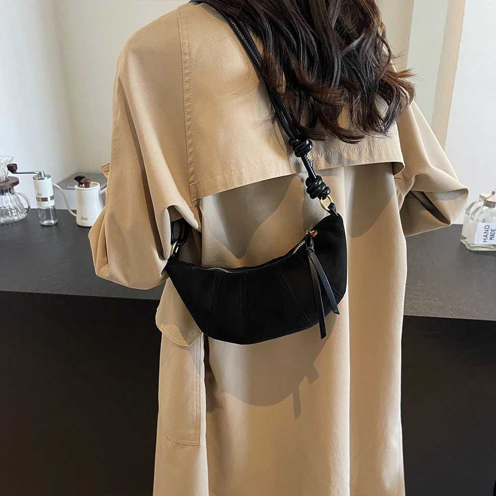 Shoulder Bag for Women Zipper Closure Underarm Bag Leather Vintage Crescent Bag Solid Clutch Purse for Work Travel Z250512