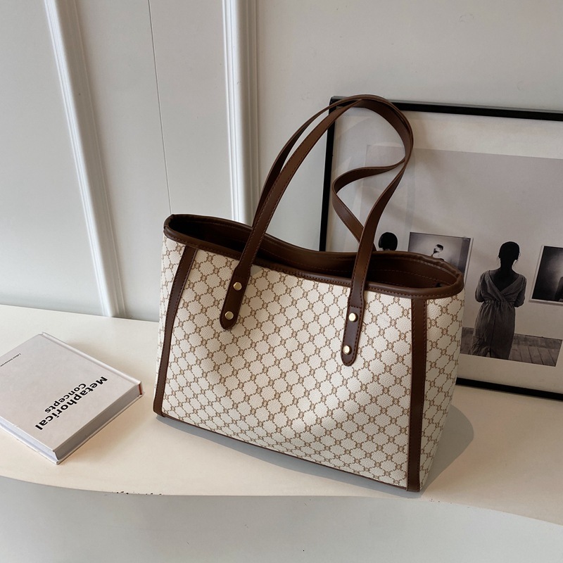 Luxury Brand Designer Bag Advanced And Westernized Hundred Pairs Handheld For Women's 2023 New Fashion Network Red Shoulder With Large Capacity T