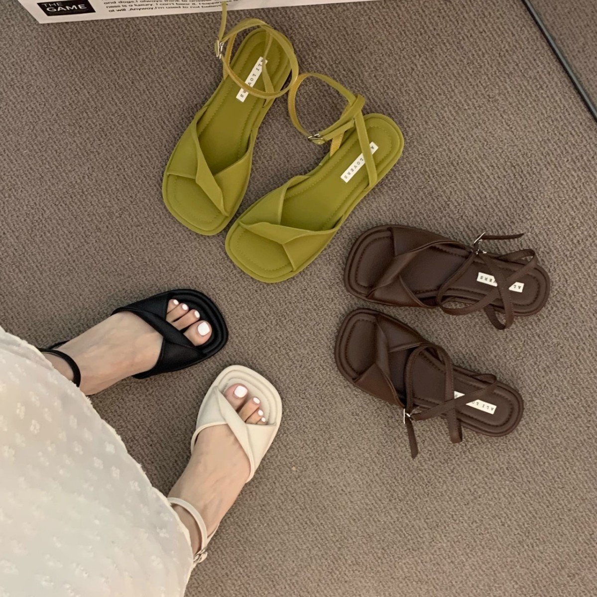 2025 Hot free shipping deisgner for womens flat sandals beige khaki brown New summer soft soled vacation Roman shoes