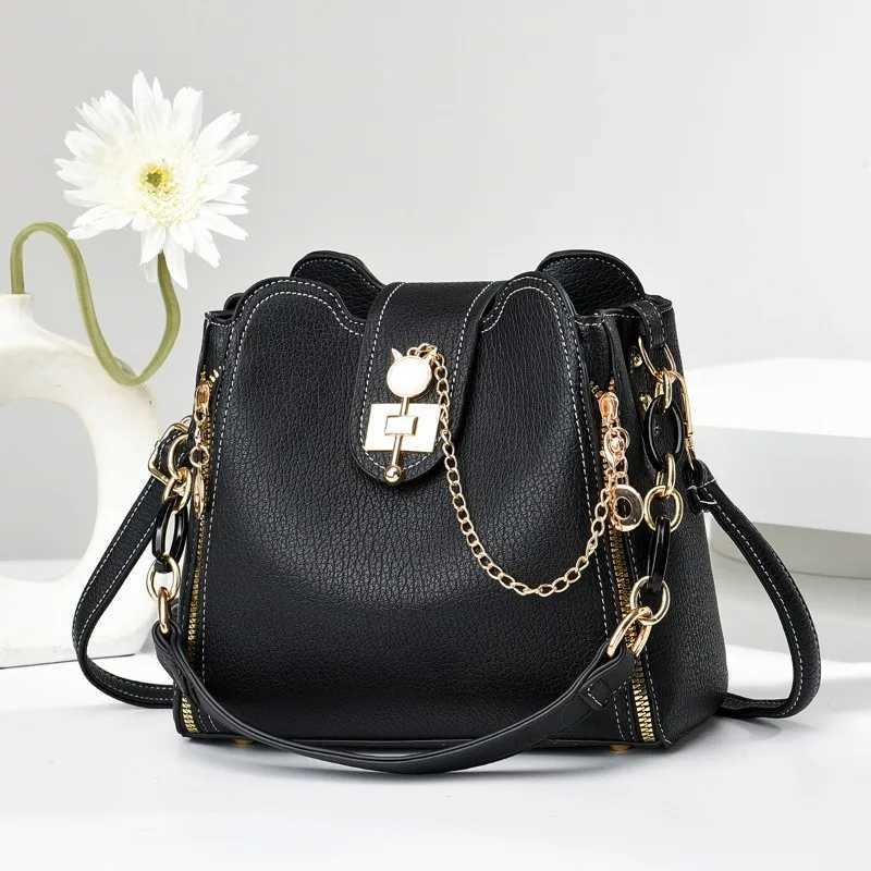 New Women Shoulder Bag for 2025 Luxury Designer Handbag Luxury Design Small Square Bucket Bags Flip Over Womens Crossbody BagW250512