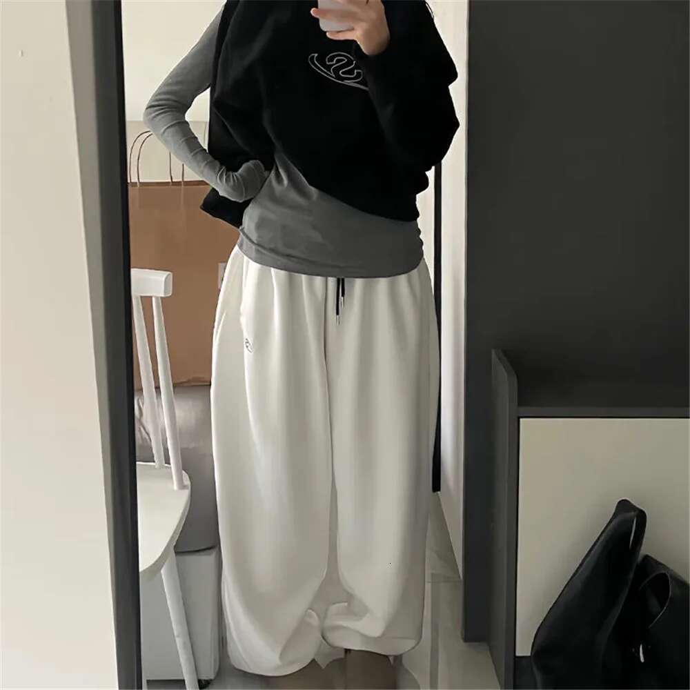Gray Oversize Style Loose Sweatpants Women Haruku Korean Fashion Sport Pants Embroidery Y2k Vintage Baggy Trousers Aesthetic