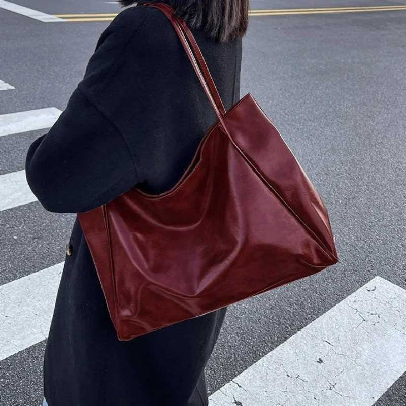Wholesale New Fashion Tote Bag Solid PU Large Capacity Womens Shopping Travel Handbag Shoulder BagXJ250512
