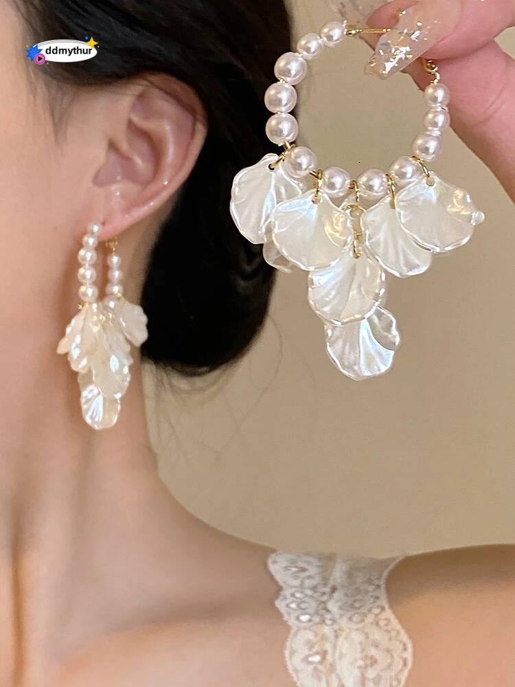 AENSOA Korean White Acrylic Flower Pearl Hoop Earring for Women Fashion Petal Floral Pendientes Earrings Statement Jewelry 2024 ddmythur