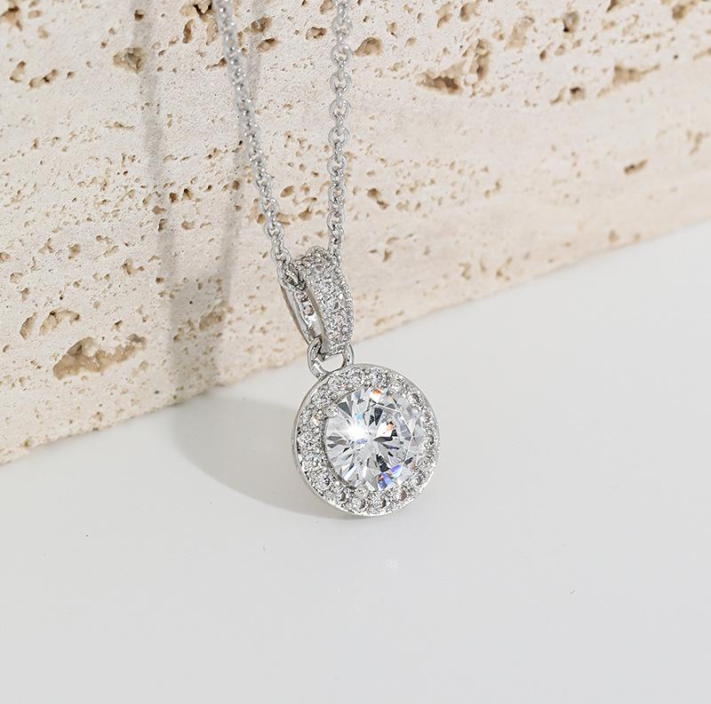 Sophisticated Designer Jewelry: Intricate Round Diamond Neckpiece With Eye-Catching Sunflower Adornment