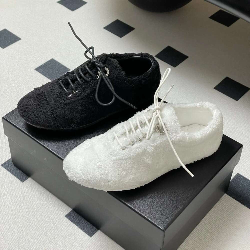 Women Sneakers Solid Colors Plush Sports Crystals Round Toes Lace Up Leisure Concise Designer Shoes Zapatillas De Mujer