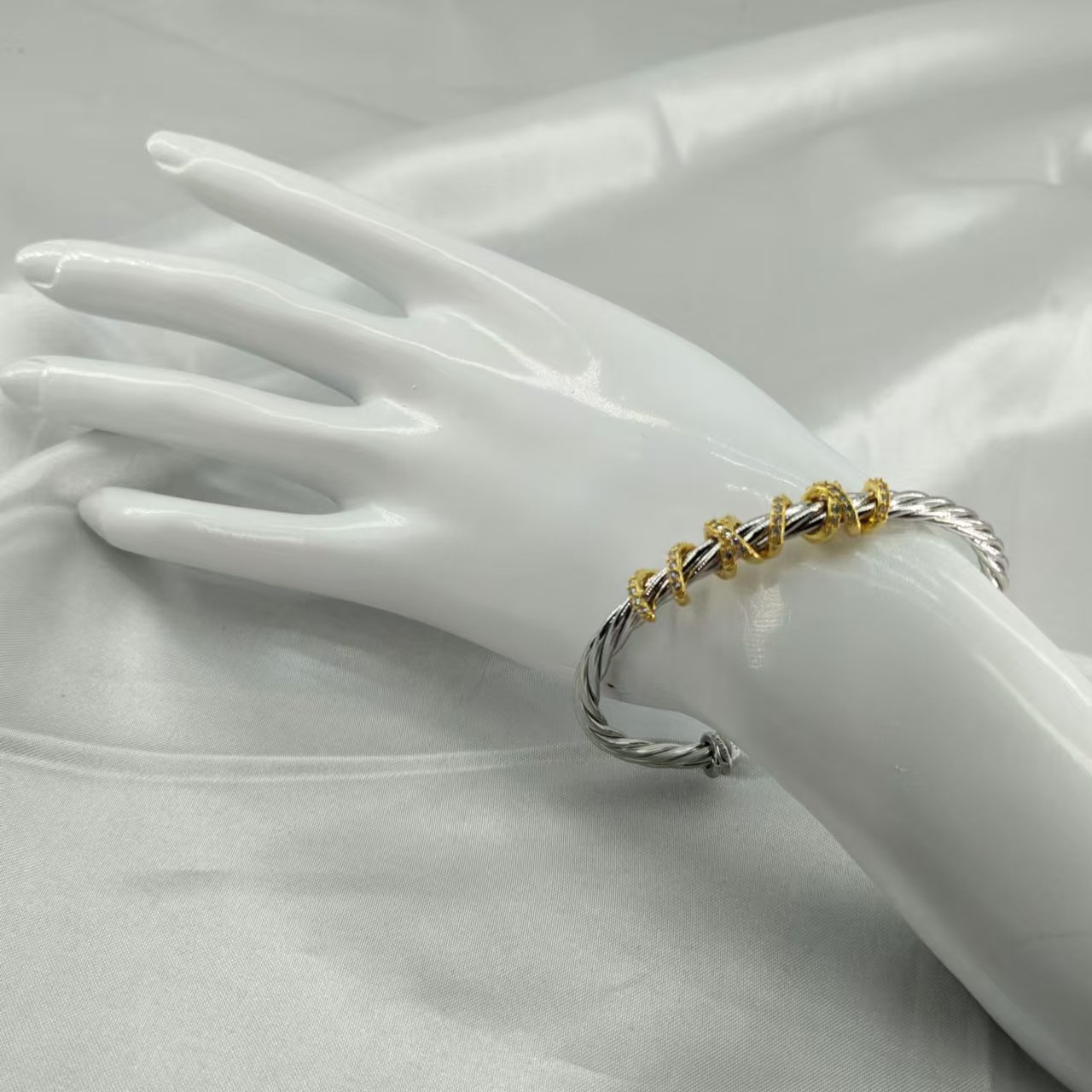 2025 Sier Twisted Cuff Bangle Fashion Bracelets Charm hook 5MM Wire Woman Designer Source factory Cable Mens Jewelry Exquisite Simple Accessories Free