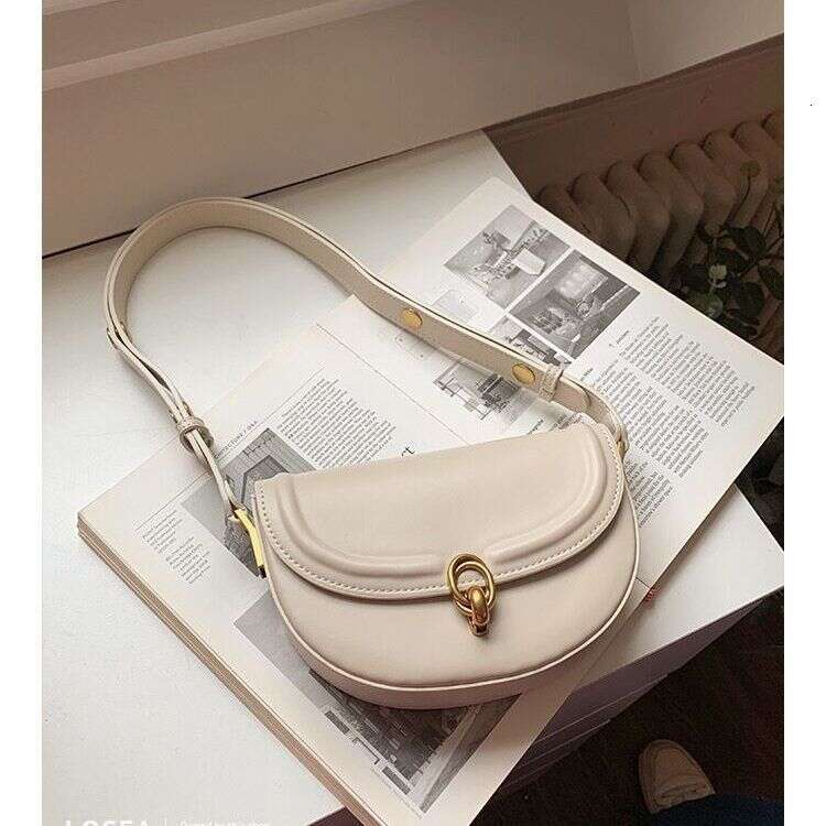 high-end saddle small 2024 new fashionable versatile women's armpit shoulder crossbody bag