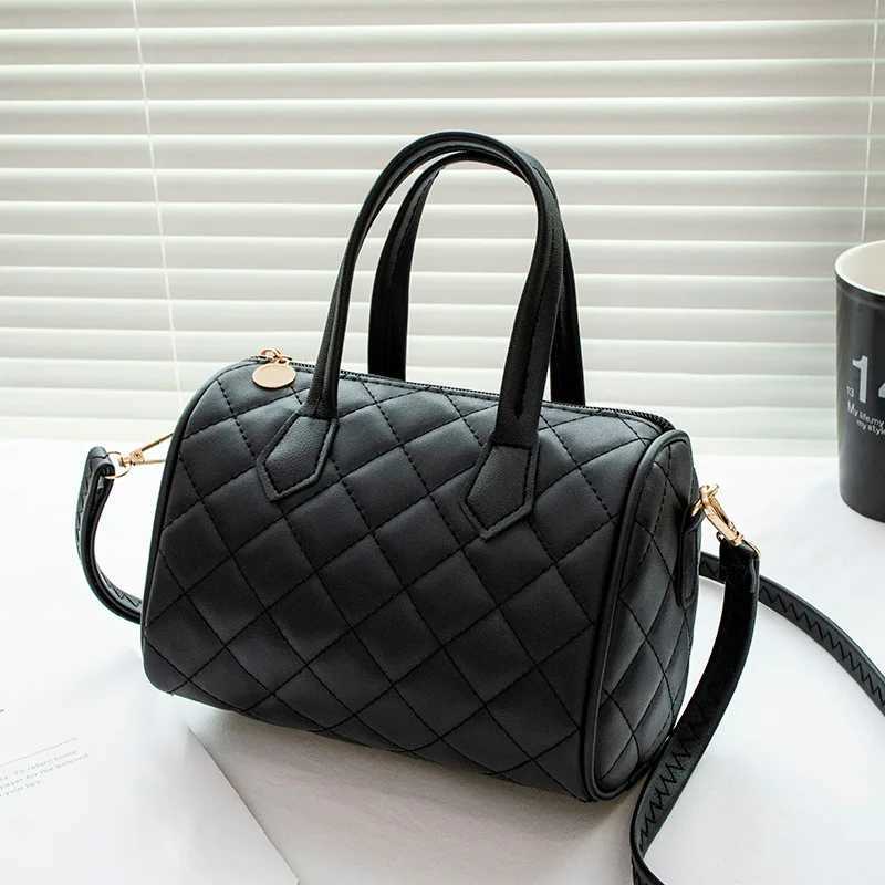 Womens Bag New Trend Fashion Casual Four Leaf Grass Printing Cross Shoulder Pillow Bag Lingge Embroidered HandbagXJ250512