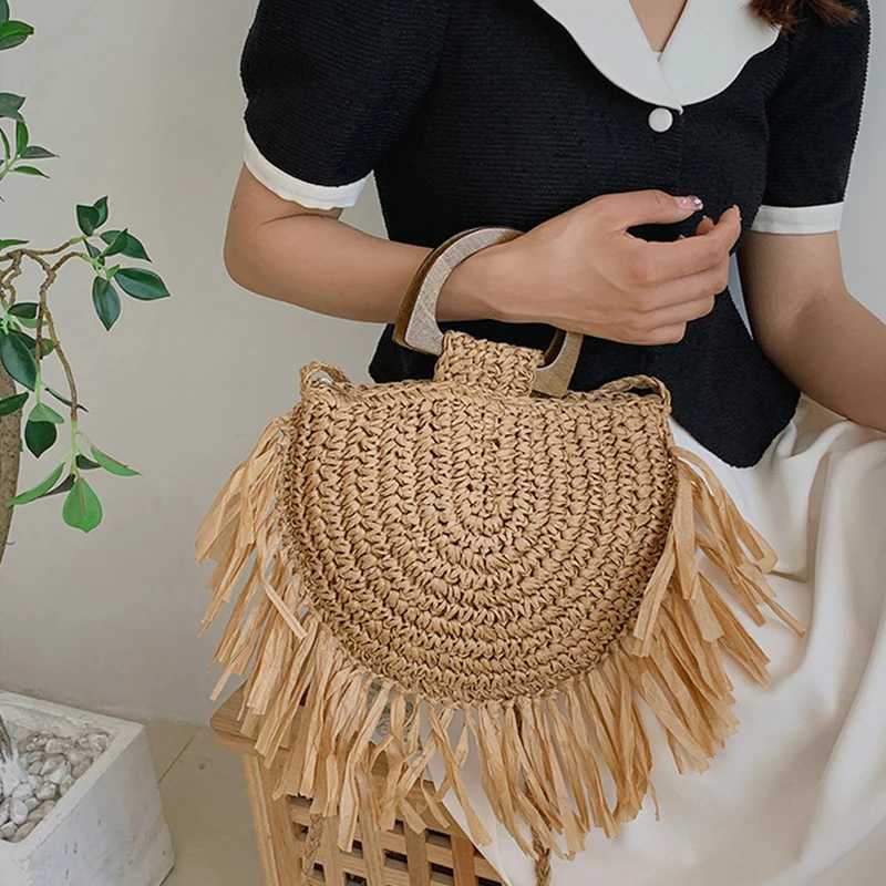 Fashion Straw Woven Shoulder Messenger Bags Womens Saddle Designer Luxury Crossbody Bag Summer Beach Female Tassel HandbagXJ250512