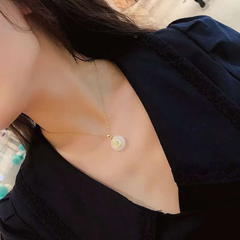 China Stainless Steel Lip Chain Gold Plated Hotan Jade Fortune Women's Necklace