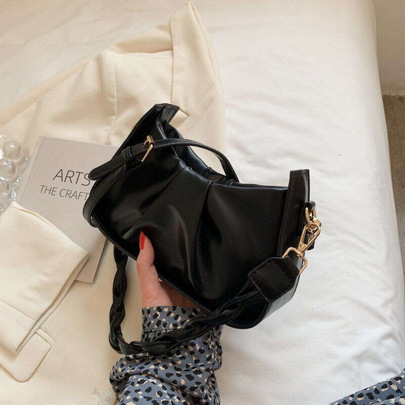 Women's crossbody new autumn and winter high-end feeling leather super soft ins versatile trendy armpit pleated bag
