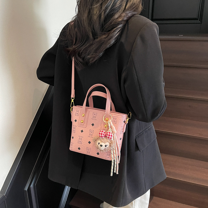 Elegant Portable Backpacks for Ladies: Trendy Messengers & Bags Ideal for Everyday Use Designer bag