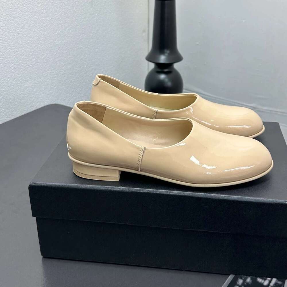Women Size35-41 Patent Leather Flats Solid Colors Loafers Round Toe Slip On Leisure Designer Shoes Zapatillas De Mujer