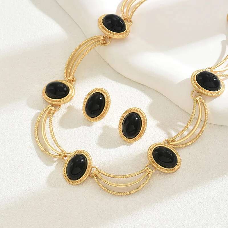 2 pieces Vintage Black Oval Stone Necklace, Earrings for Women, European and American Style Jewelry Set, Party Gift, Birthday