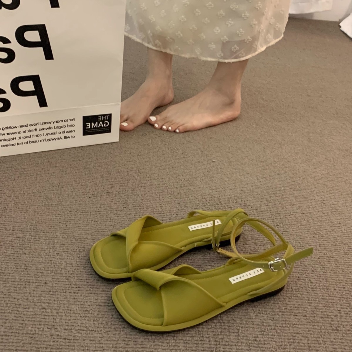 2025 Hot free shipping deisgner for womens flat sandals beige khaki brown New summer soft soled vacation Roman shoes