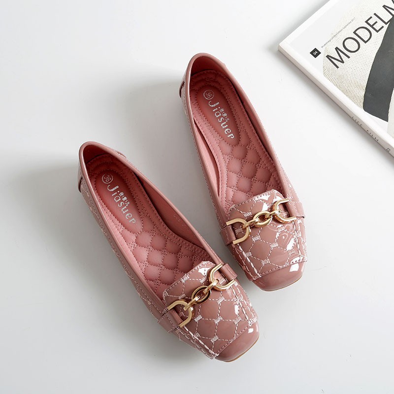 Square-toed bright leather single-shoe women's spring and summer new flat-bottomed soft-soled breathable bean shoes are fashionable and versatile