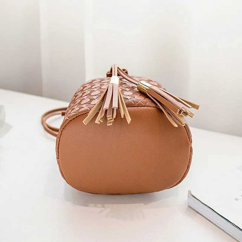 Chic Embossed Tassel Bucket Bag Simple Small Handbag Shoulder Crossbody Bag Stylish Phone Coin Purse Suitable for Everyday Use Z250512