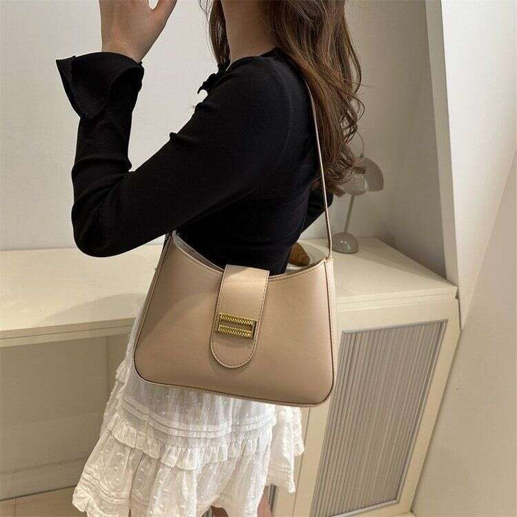 Advanced design baguette bag for women 2025 new niche fashion single shoulder armpit texture versatile