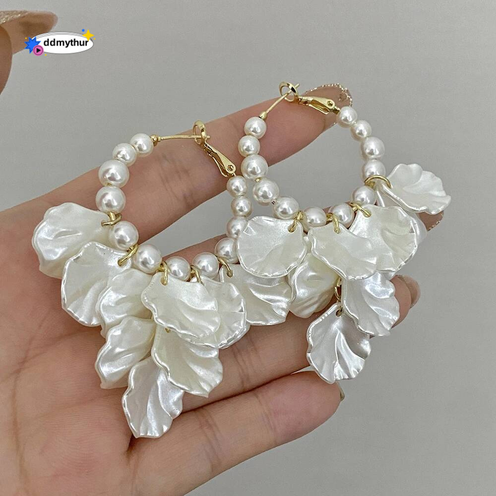 AENSOA Korean White Acrylic Flower Pearl Hoop Earring for Women Fashion Petal Floral Pendientes Earrings Statement Jewelry 2024 ddmythur
