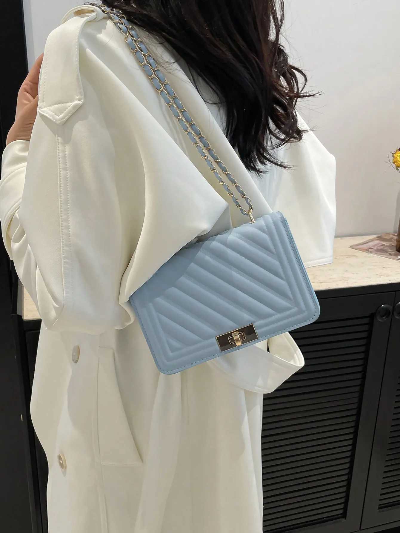 Fashionable Mini Quilted Embossed Chain Shoulder Bag Simple And Versatile Diagonal Crossbody Bag For Women Square Handbag Z250512