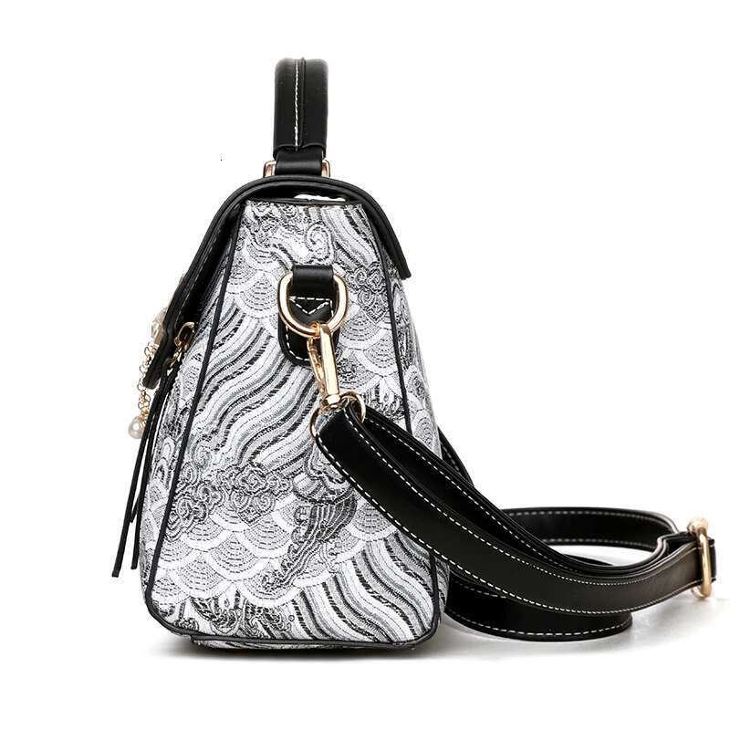 New Embroidered Color Contrasting Women's Handbag Versatile Single Shoulder Slant Cross Texture Stylish Daifei Bag