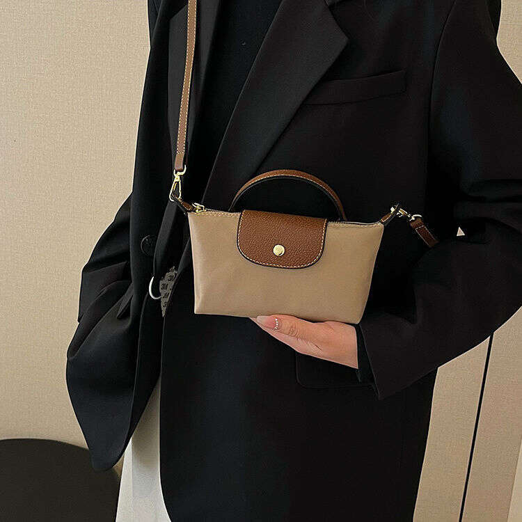 2025 New Commuter Cross Premium Texture Outdoor Single Handbag Exquisite Change Small Shoulder Bag