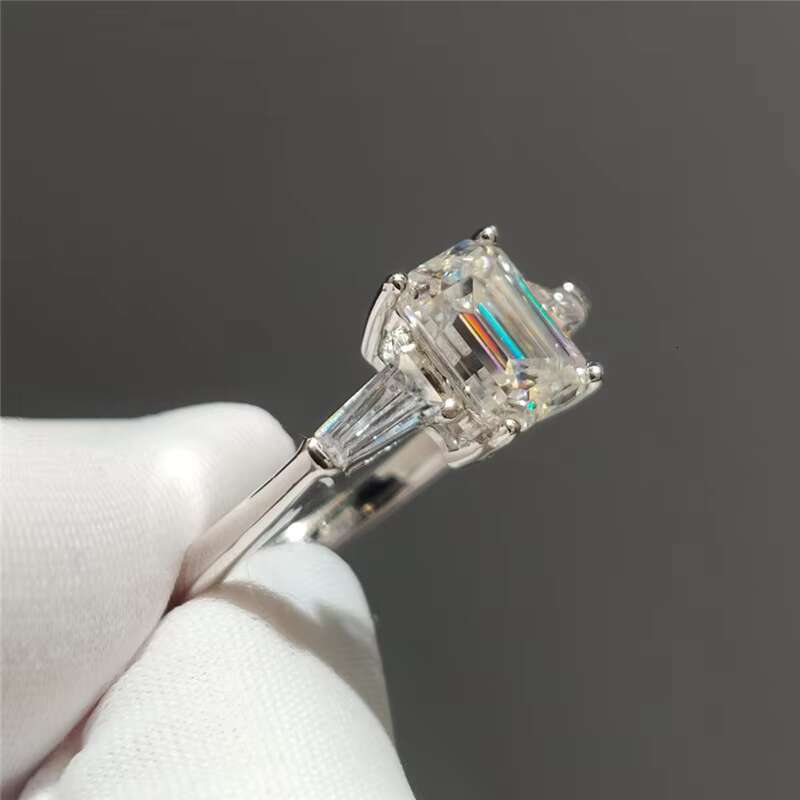 New Arrival Silver 925 Original 1 Ct Diamond Test Past Excellent Cut 1 Ct Sparkling D Color Emerald Moissanite Ring