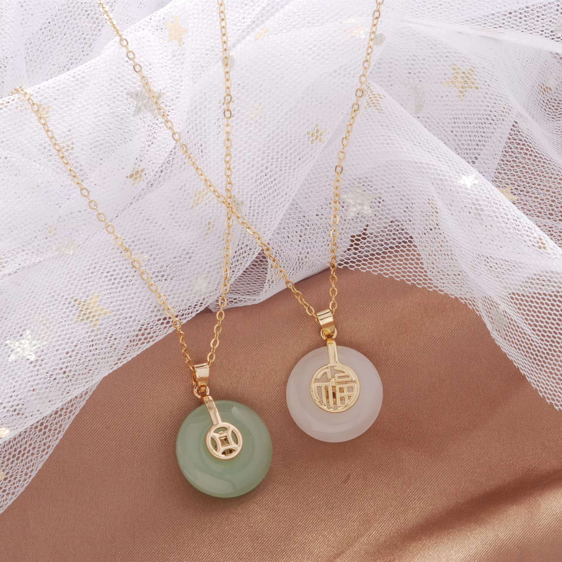 China Stainless Steel Lip Chain Gold Plated Hotan Jade Fortune Women's Necklace