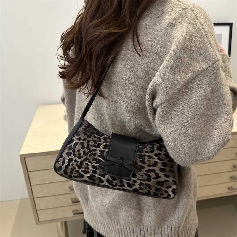 Leopard Print Shoulder Bag PU Leather Underarm Bag with Zipper Closure Cute Hobo Tote Handbag for Women Work Shopping TravelXJ250512
