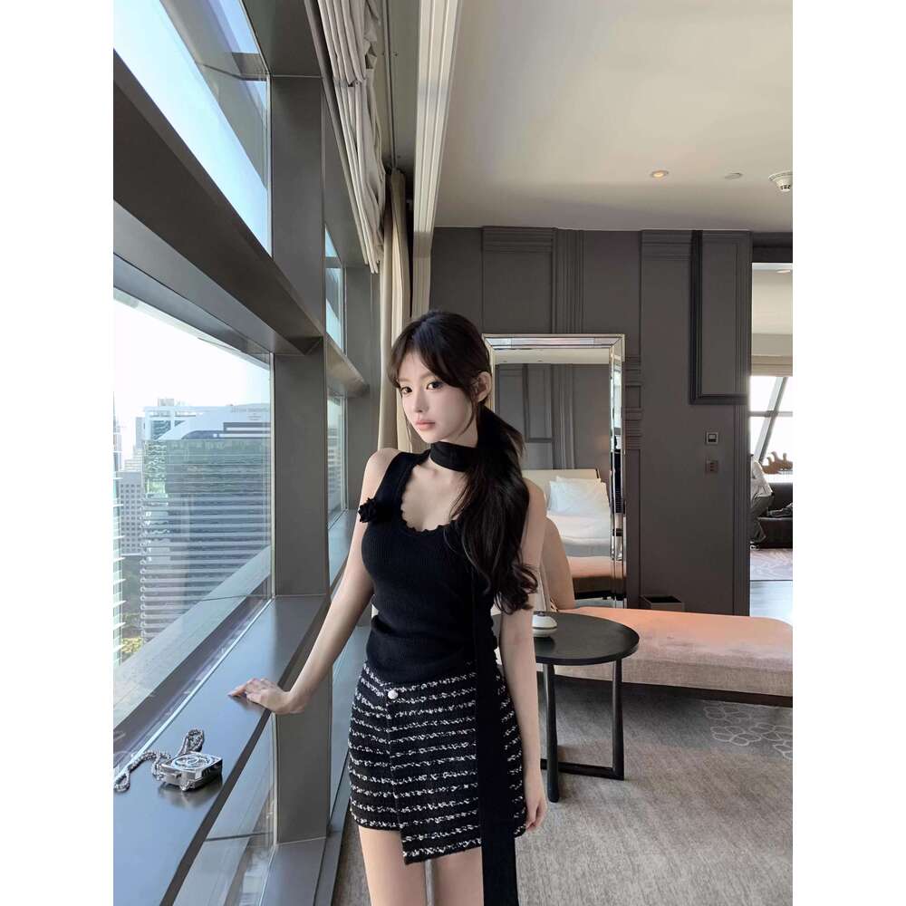 NAOMI three-dimensional flower design, niche slim fit and slimming, French dark style knitted camisole vest, ribbon top