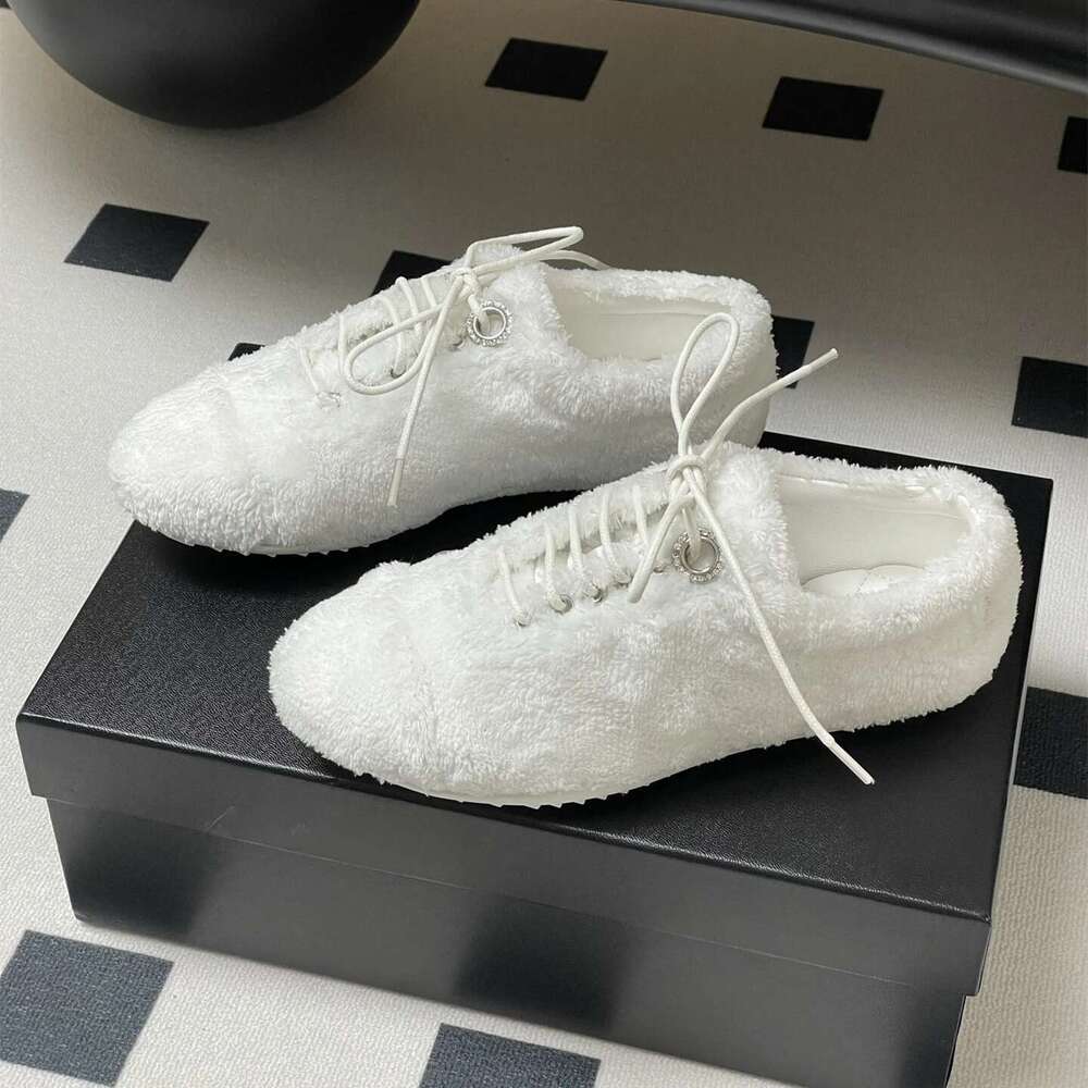 Women Sneakers Solid Colors Plush Sports Crystals Round Toes Lace Up Leisure Concise Designer Shoes Zapatillas De Mujer