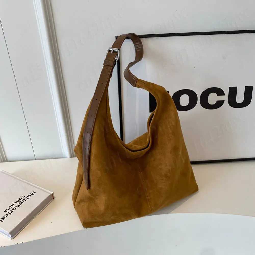 Women Suede Shoulder Bag Stylish Crossbody Bag Large Capacity Top Handle Bag Adjustable Strap Chic Hobo Bag Daily Commuting BagXJ250512