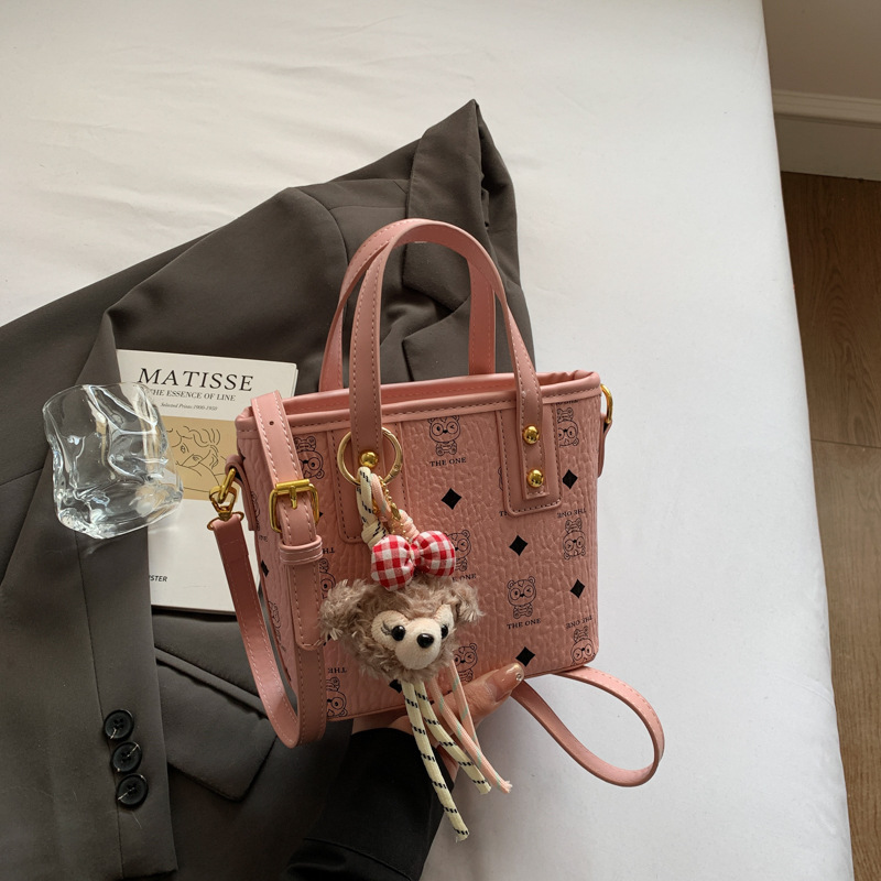 Elegant Portable Backpacks for Ladies: Trendy Messengers & Bags Ideal for Everyday Use Designer bag