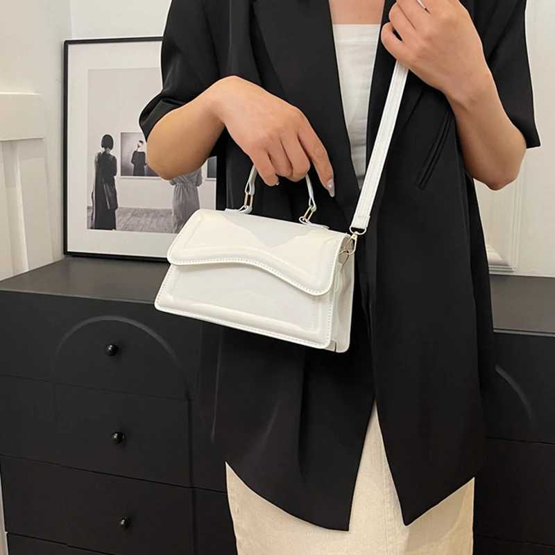 Womens New Flip Small Handbag Fashion Solid Color Shoulder Bag Z250512