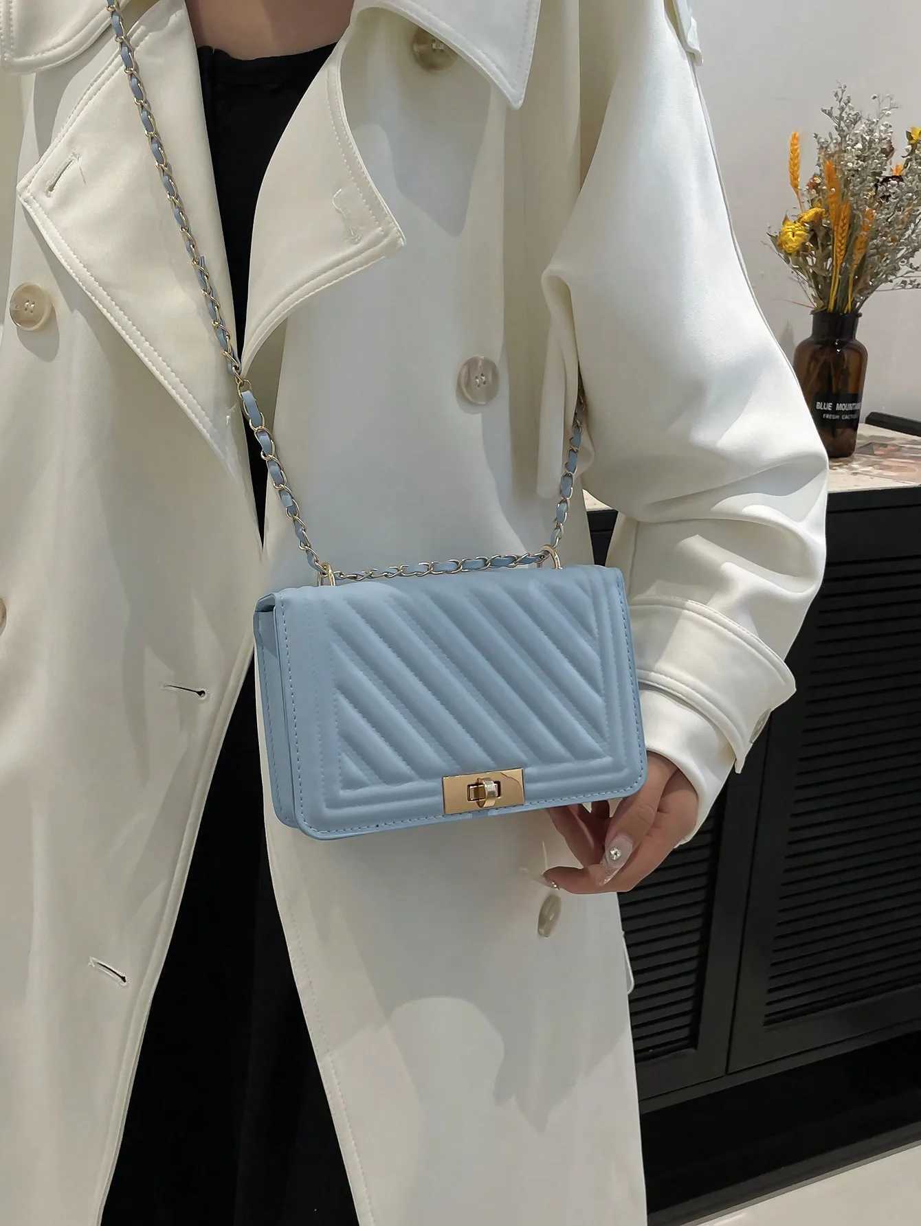 Fashionable Mini Quilted Embossed Chain Shoulder Bag Simple And Versatile Diagonal Crossbody Bag For Women Square Handbag Z250512