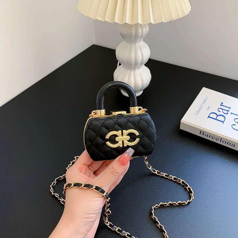 Free Shipping 2025 New Women's Designer Bag High Quality Black Dia Handheld Chain Exquisite Decorative Bag Outdoor Leisure Bag Mouth Red Envelope