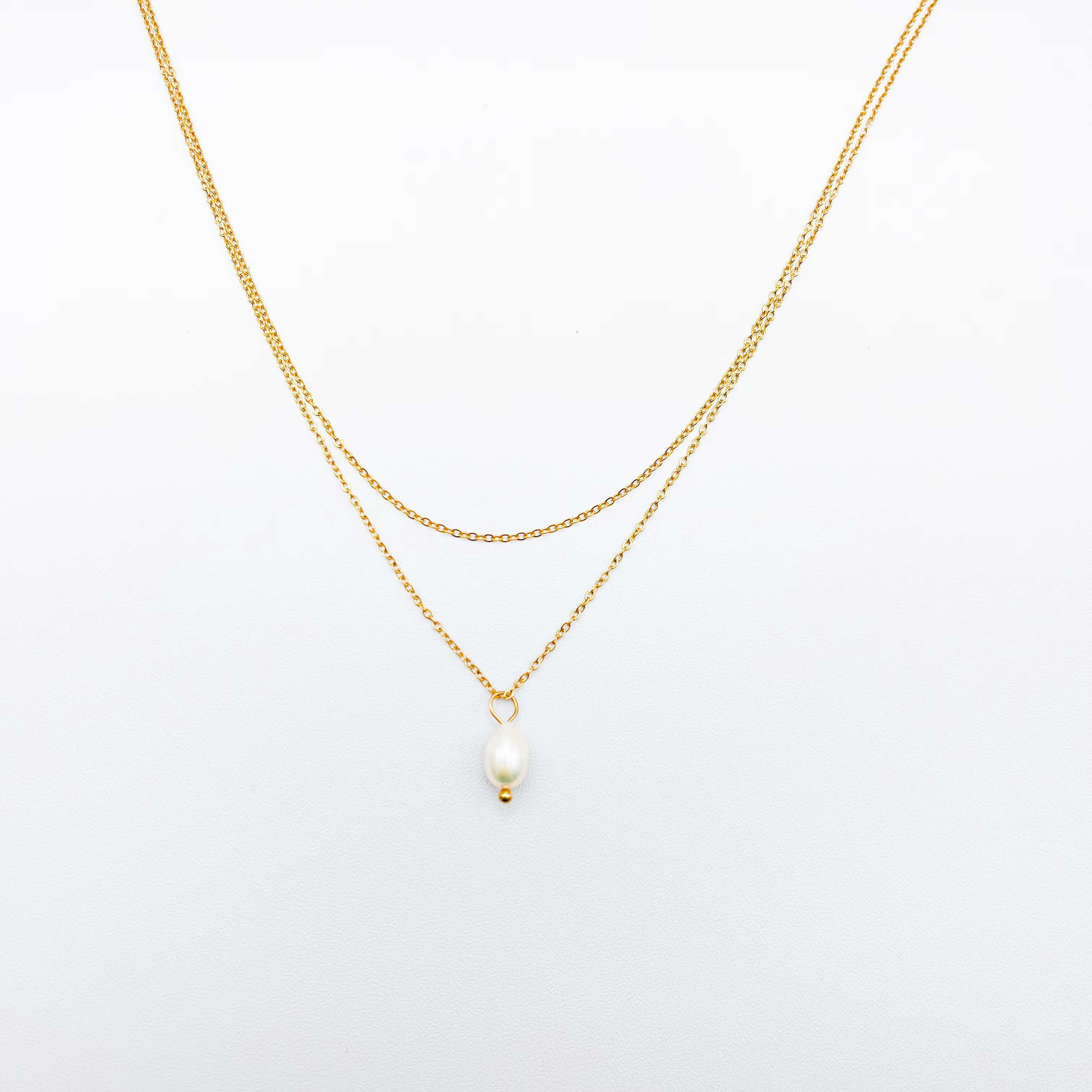 EManco minimalist freshwater pearl necklace for girls, 14k gold-plated stainless steel double-layer necklace, wedding accessory