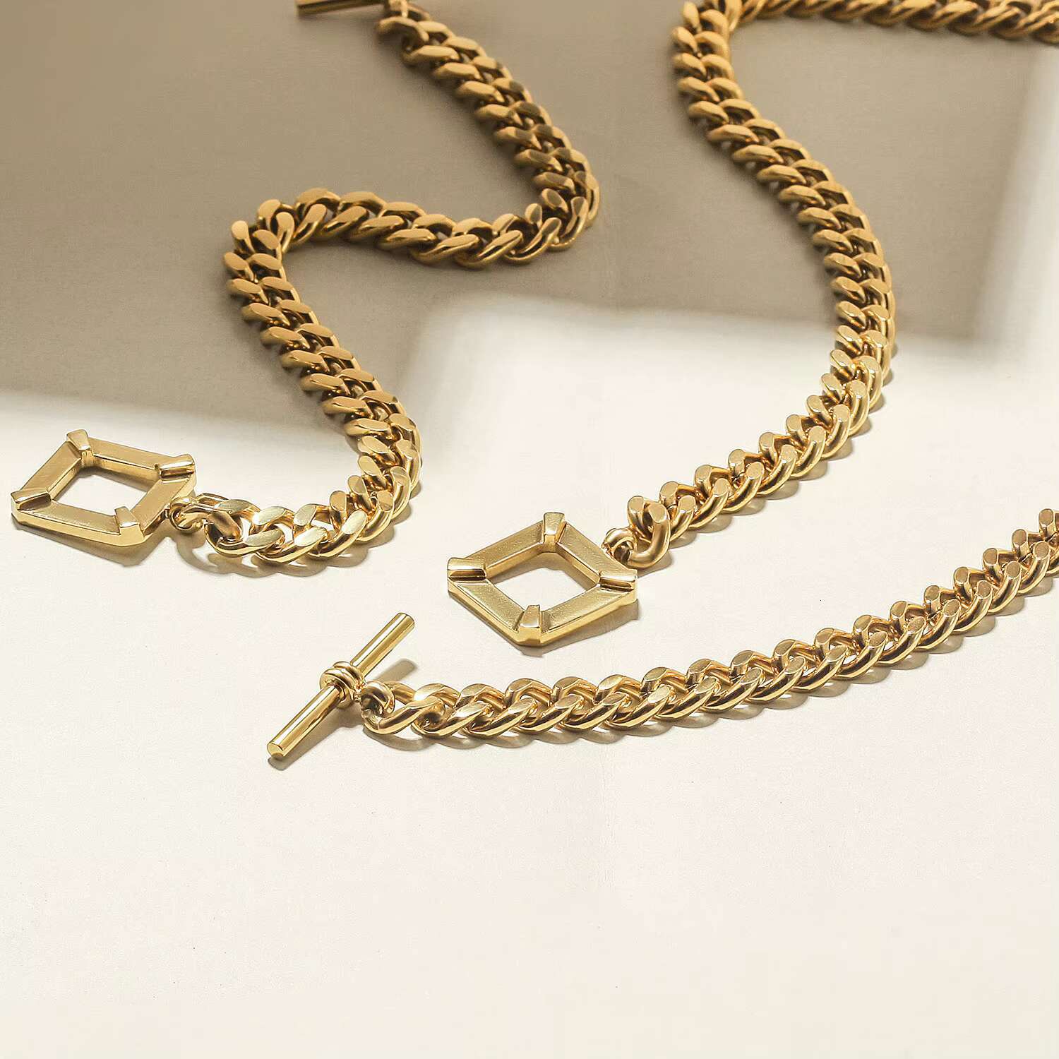 Women's shiny gold with simple square elbow buckle chain necklace
