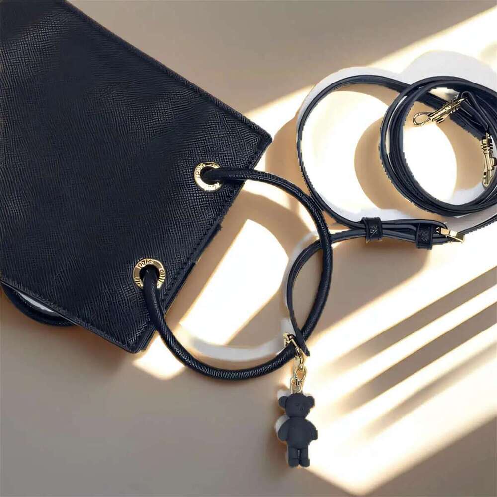 Hot Selling High-capacity Tours Handbag, Women's Commuting Bag, Fashionable and Versatile